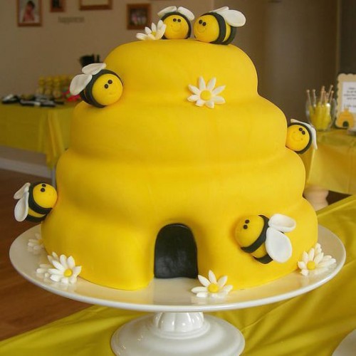 Honey Bee & Hive Theme Cake Delivery in Delhi