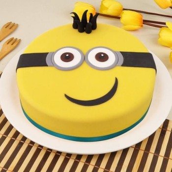 Lovely Minion Fondant Cake Lovely Minion Fondant Cake