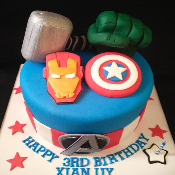 Superhero Avengers Designer Cake Superhero Avengers Designer Cake