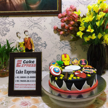 Avengers Superhero's Fondant Cake Avengers Superhero's Fondant Cake