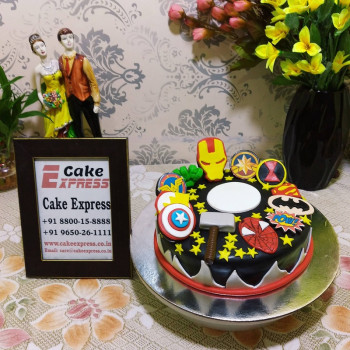 Avengers Superhero's Fondant Cake