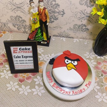 Addictive Angry Bird Fondant Cake