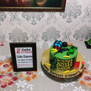 PUBG Battlefield Fondant Cake PUBG Battlefield Fondant Cake