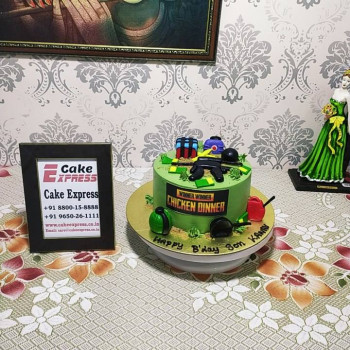 PUBG Semi Fondant Birthday Cake PUBG Semi Fondant Birthday Cake