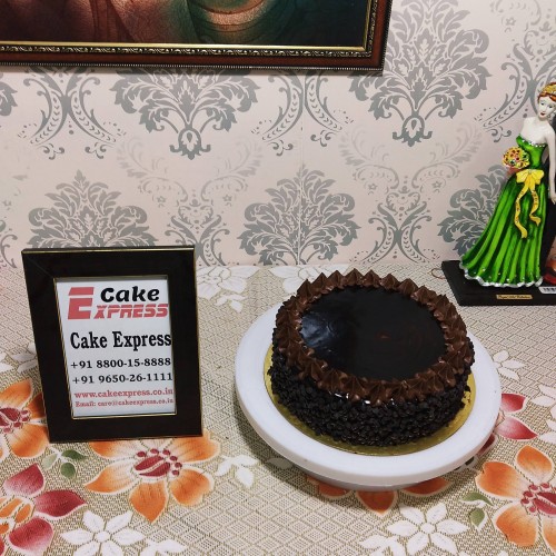Chocolate Chip Cake Delivery in Delhi NCR
