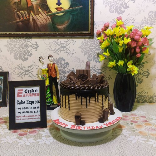 Chocolate Delight Kitkat Cake Delivery in Delhi NCR