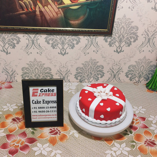 A Delectable Treat Fondant Cake Delivery in Delhi NCR