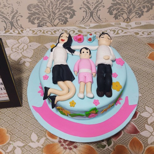 Happy Family Theme Fondant Cake Delivery in Delhi NCR