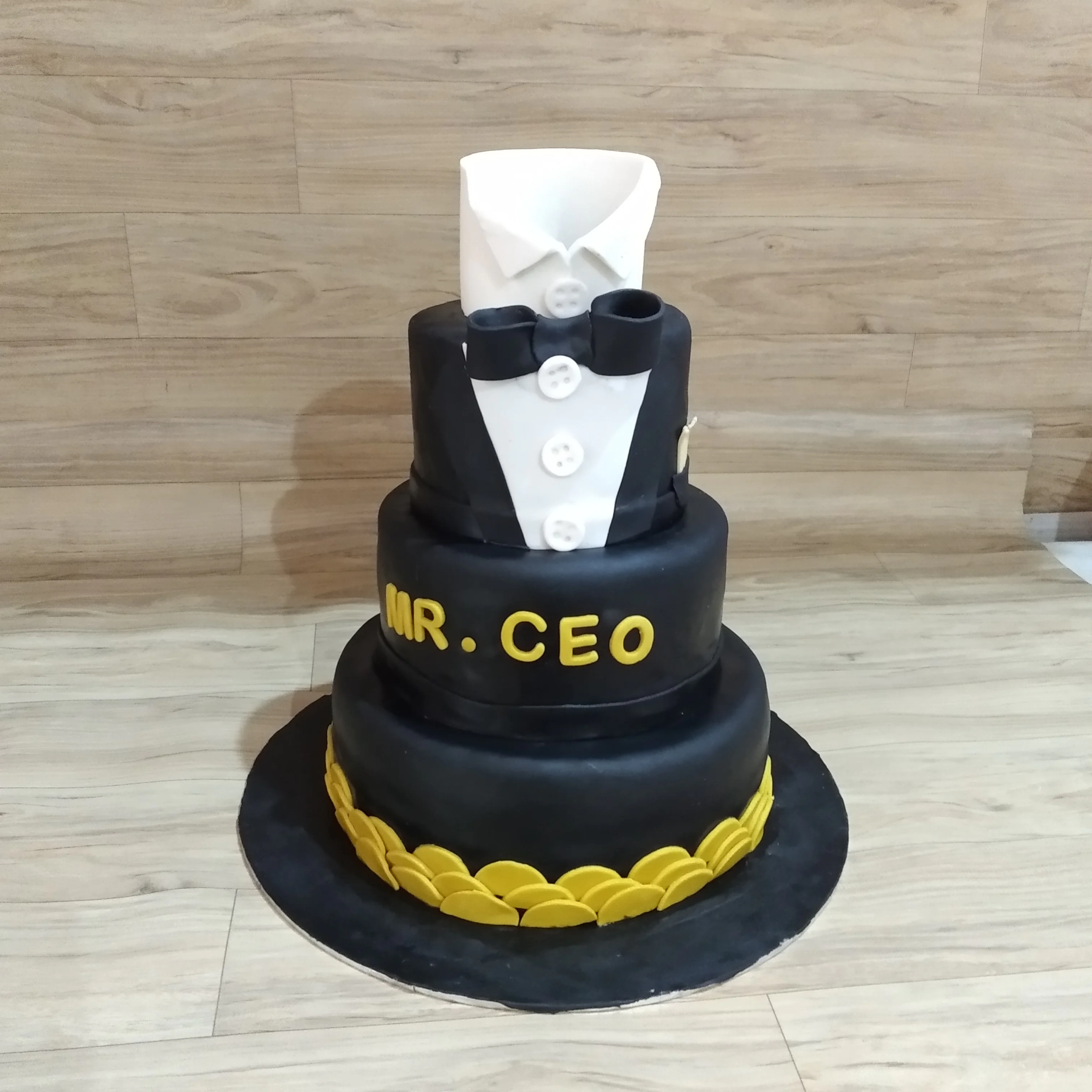 Gentleman CEO Birthday Cake Delivery in Delhi NCR - ₹8,699.00 Cake Express