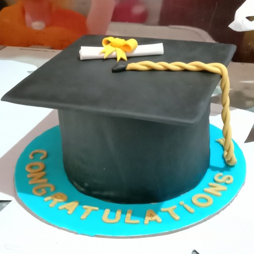 Graduation Cap Fondant Cake Delivery in Delhi
