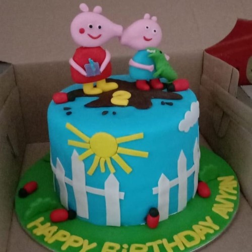 Lovely Peppa Pig Fondant  Cake Delivery in Delhi