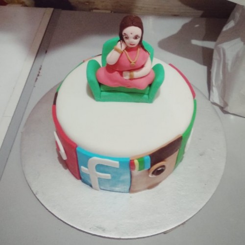Social Media Addict Lady Cake Delivery in Delhi