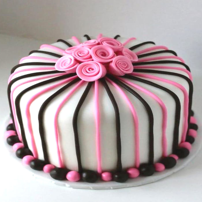 Send flowery cake for wife online by GiftJaipur in Rajasthan